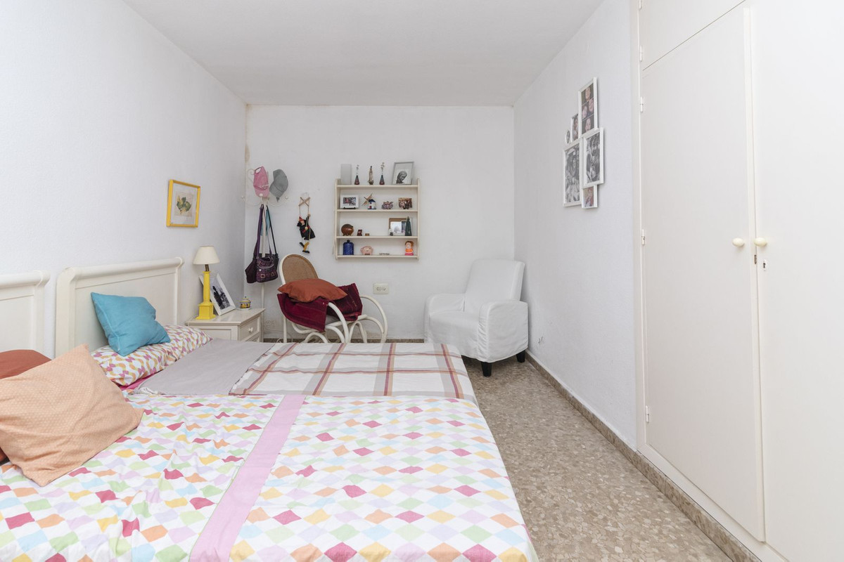 Se vende Apartamento Planta Media de 5 dormitorios en Costa Del Sol, Málaga, España
