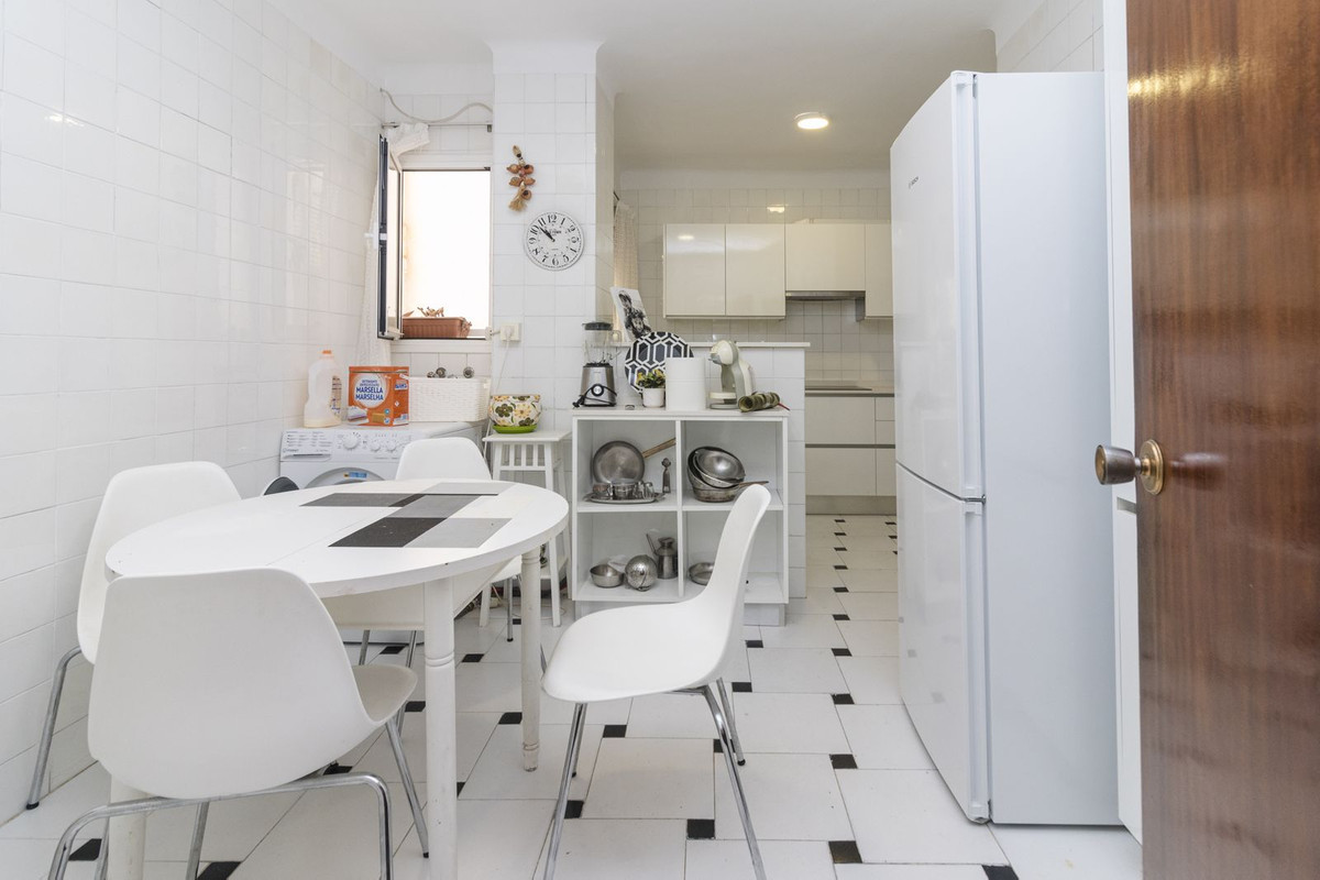 Se vende Apartamento Planta Media de 5 dormitorios en Costa Del Sol, Málaga, España