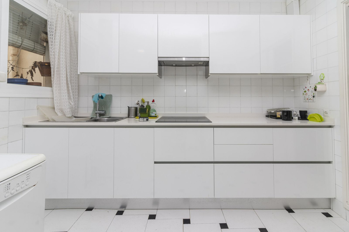 Se vende Apartamento Planta Media de 5 dormitorios en Costa Del Sol, Málaga, España