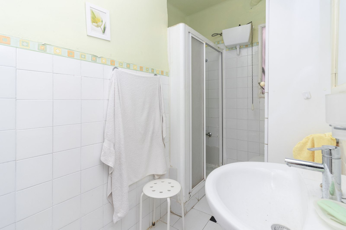 Se vende Apartamento Planta Media de 5 dormitorios en Costa Del Sol, Málaga, España