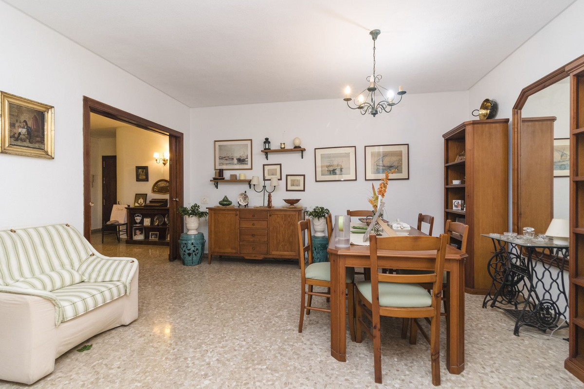 Se vende Apartamento Planta Media de 5 dormitorios en Costa Del Sol, Málaga, España