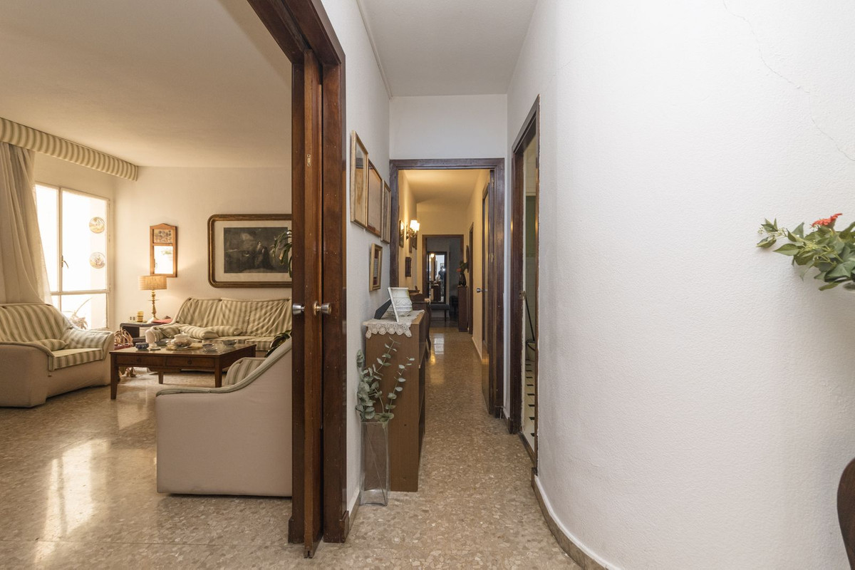 Se vende Apartamento Planta Media de 5 dormitorios en Costa Del Sol, Málaga, España