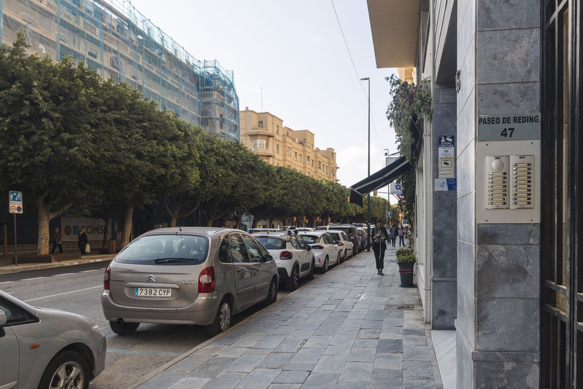 Se vende Apartamento Planta Media de 5 dormitorios en Costa Del Sol, Málaga, España