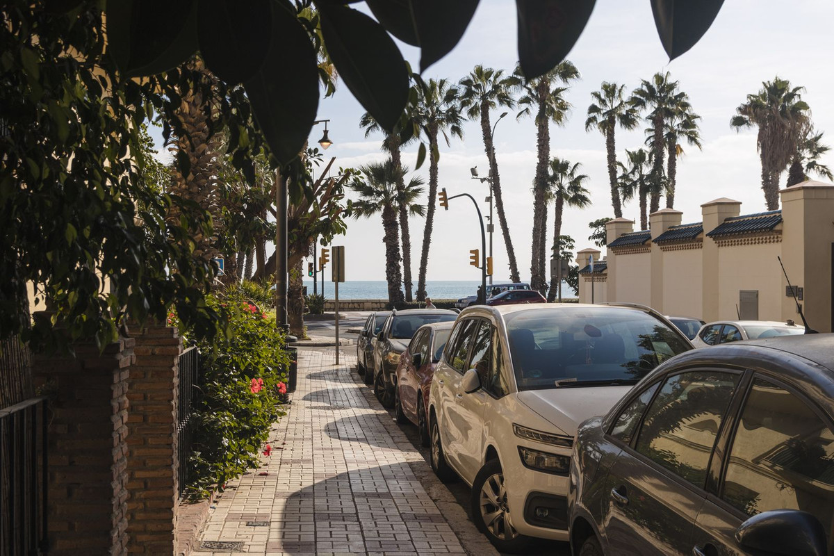 Se vende Apartamento Planta Media de 5 dormitorios en Costa Del Sol, Málaga, España
