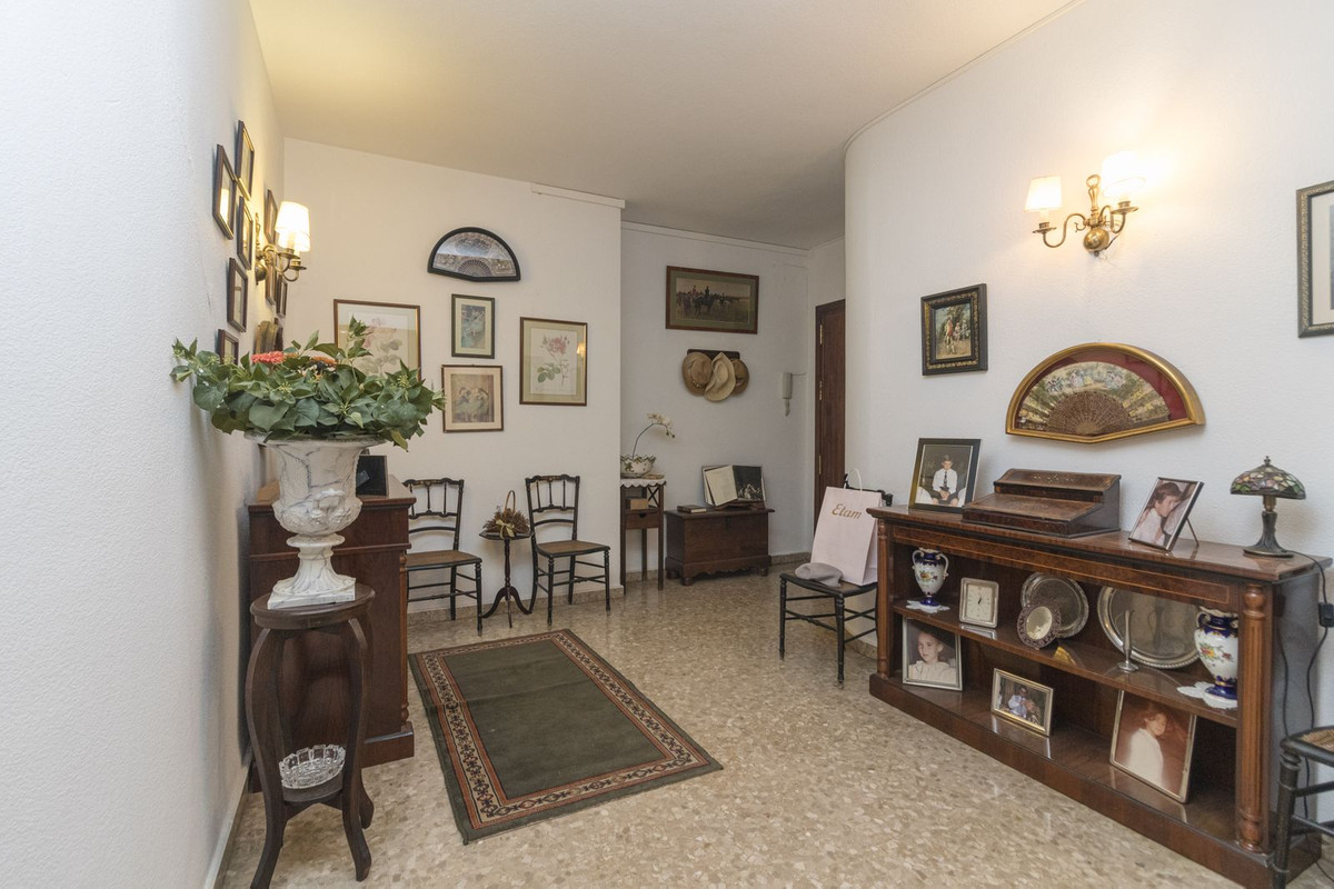 Se vende Apartamento Planta Media de 5 dormitorios en Costa Del Sol, Málaga, España