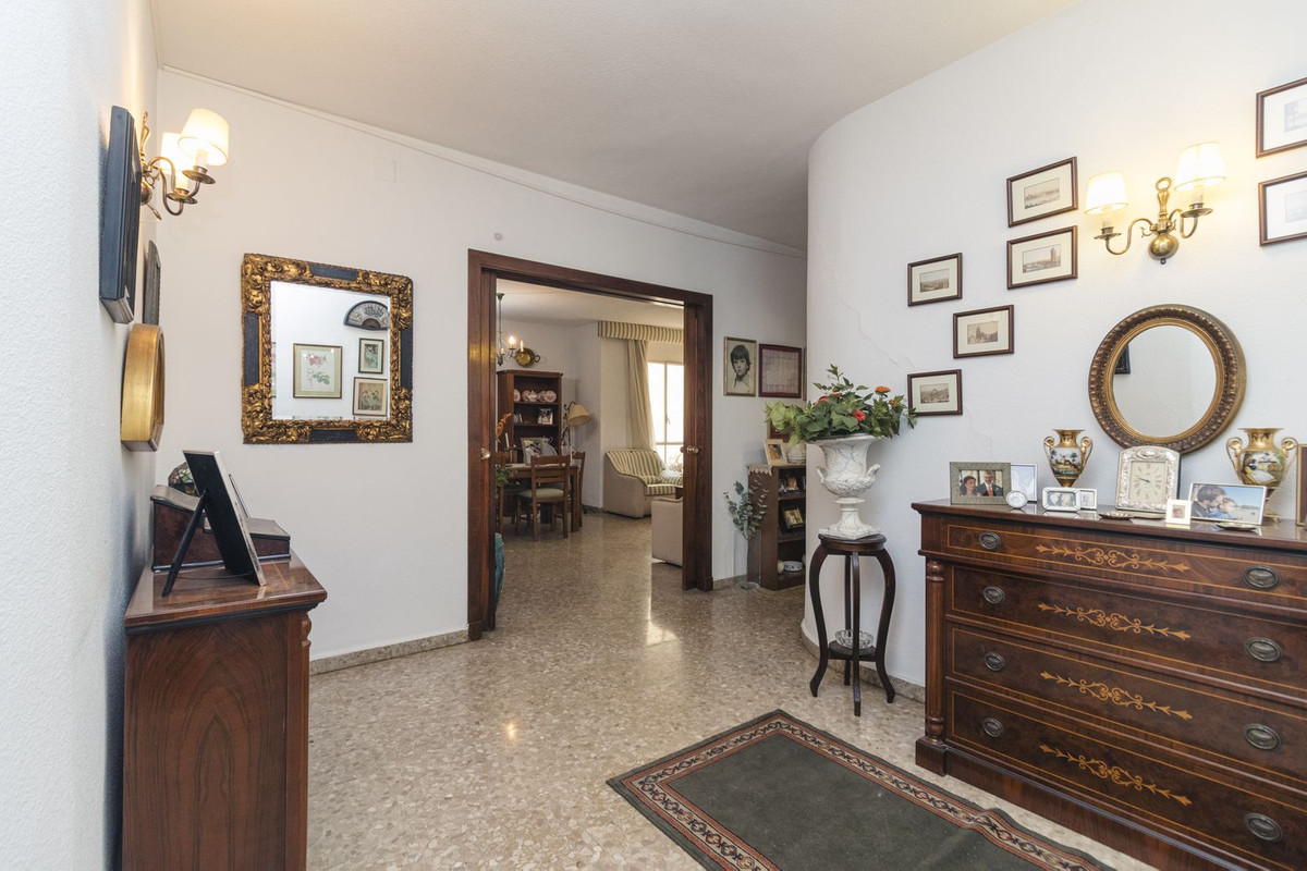 Se vende Apartamento Planta Media de 5 dormitorios en Costa Del Sol, Málaga, España