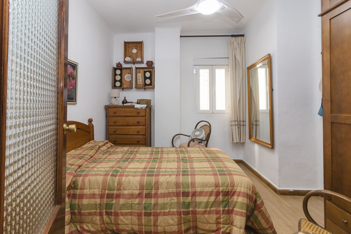 Se vende Apartamento Planta Media de 5 dormitorios en Costa Del Sol, Málaga, España