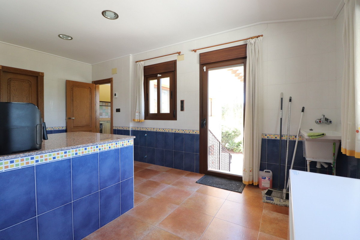 Se vende Villa - Chalet de 6 dormitorios en Costa Blanca, Alicante, España