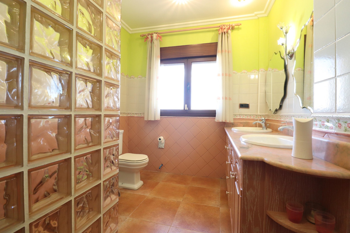 Se vende Villa - Chalet de 6 dormitorios en Costa Blanca, Alicante, España