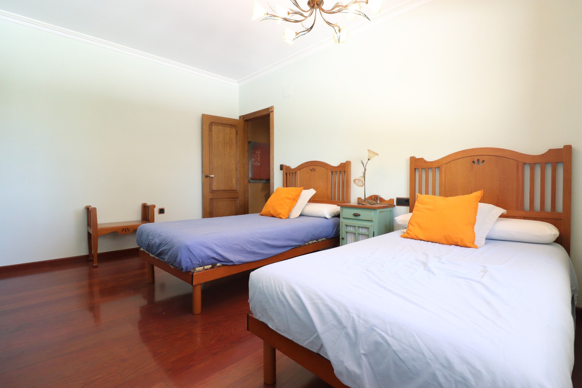 Se vende Villa - Chalet de 6 dormitorios en Costa Blanca, Alicante, España