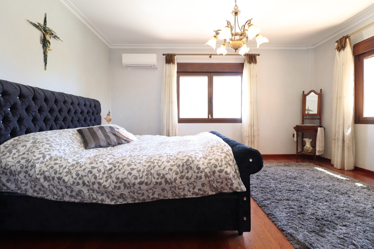 Se vende Villa - Chalet de 6 dormitorios en Costa Blanca, Alicante, España