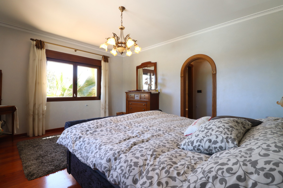 Se vende Villa - Chalet de 6 dormitorios en Costa Blanca, Alicante, España