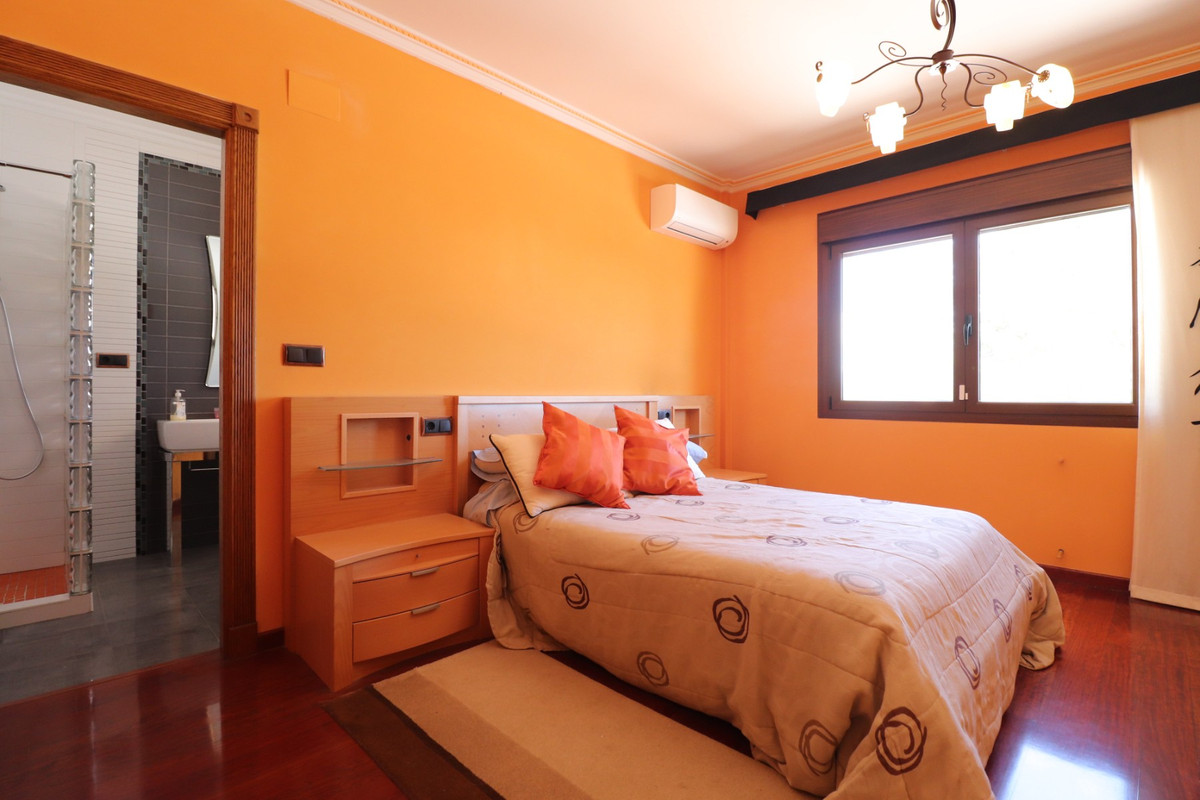 Se vende Villa - Chalet de 6 dormitorios en Costa Blanca, Alicante, España
