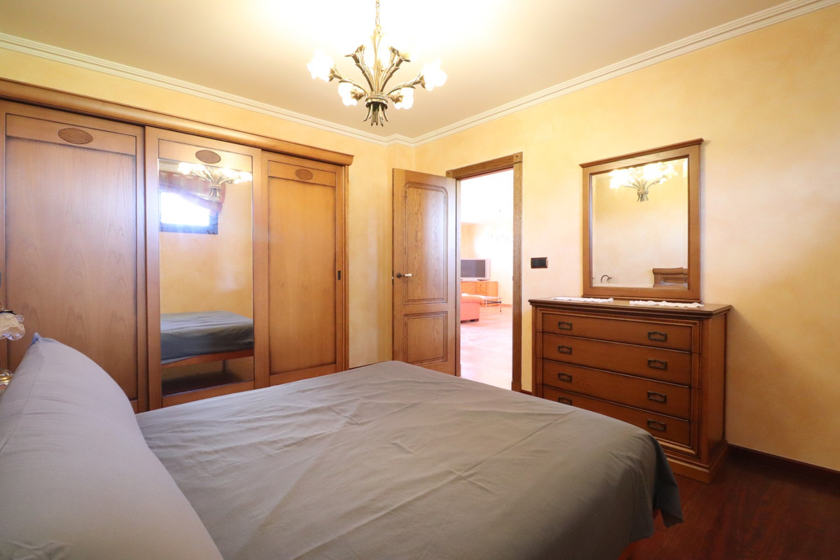 Se vende Villa - Chalet de 6 dormitorios en Costa Blanca, Alicante, España