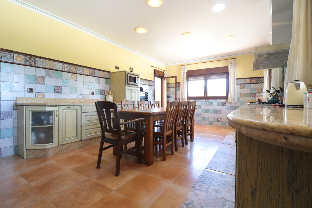 Se vende Villa - Chalet de 6 dormitorios en Costa Blanca, Alicante, España