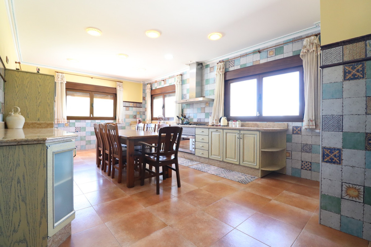 Se vende Villa - Chalet de 6 dormitorios en Costa Blanca, Alicante, España