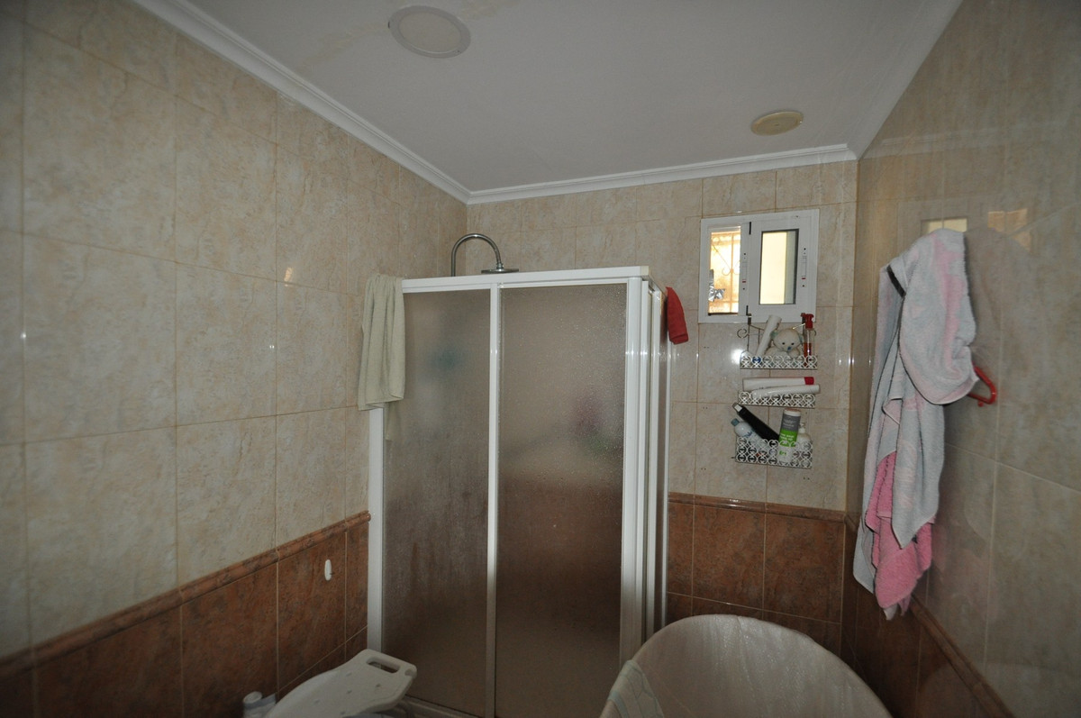 5 Bed Townhouse for sale in Aspe Costa Blanca, Alicante, Spain