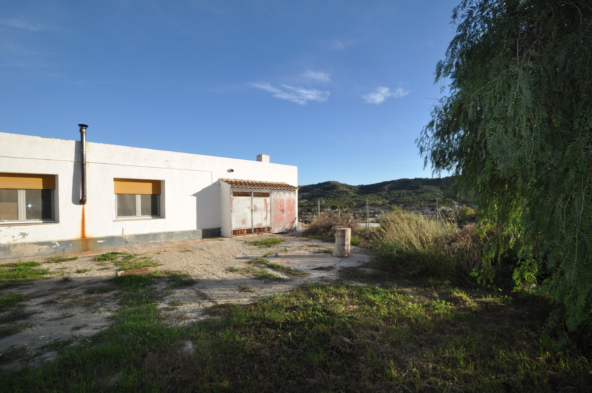 5 Bed Townhouse for sale in Aspe Costa Blanca, Alicante, Spain