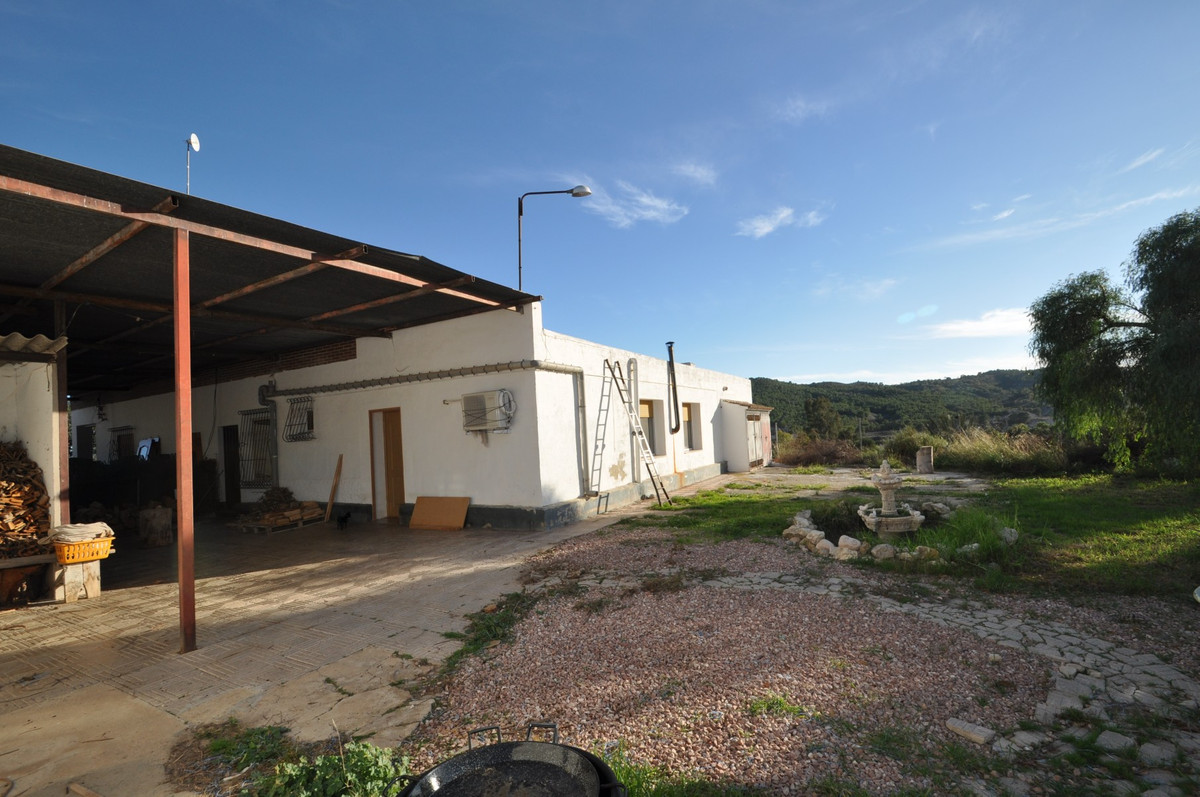 5 Bed Townhouse for sale in Aspe Costa Blanca, Alicante, Spain