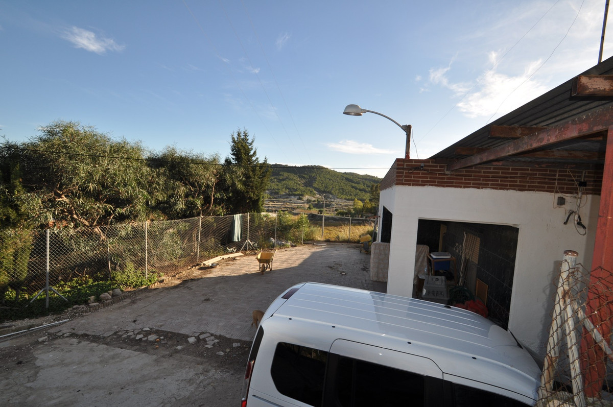 5 Bed Townhouse for sale in Aspe Costa Blanca, Alicante, Spain