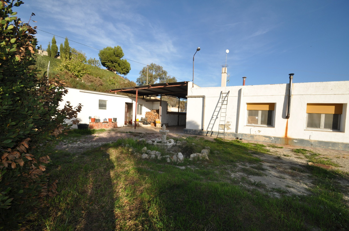 5 Bed Townhouse for sale in Aspe Costa Blanca, Alicante, Spain