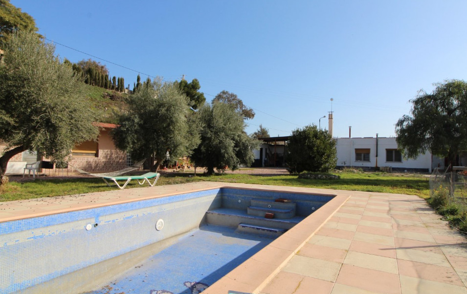 5 Bed Townhouse for sale in Aspe Costa Blanca, Alicante, Spain