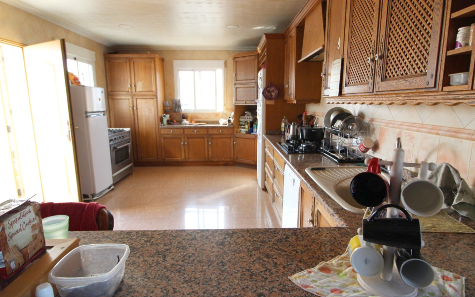 5 Bed Townhouse for sale in Aspe Costa Blanca, Alicante, Spain