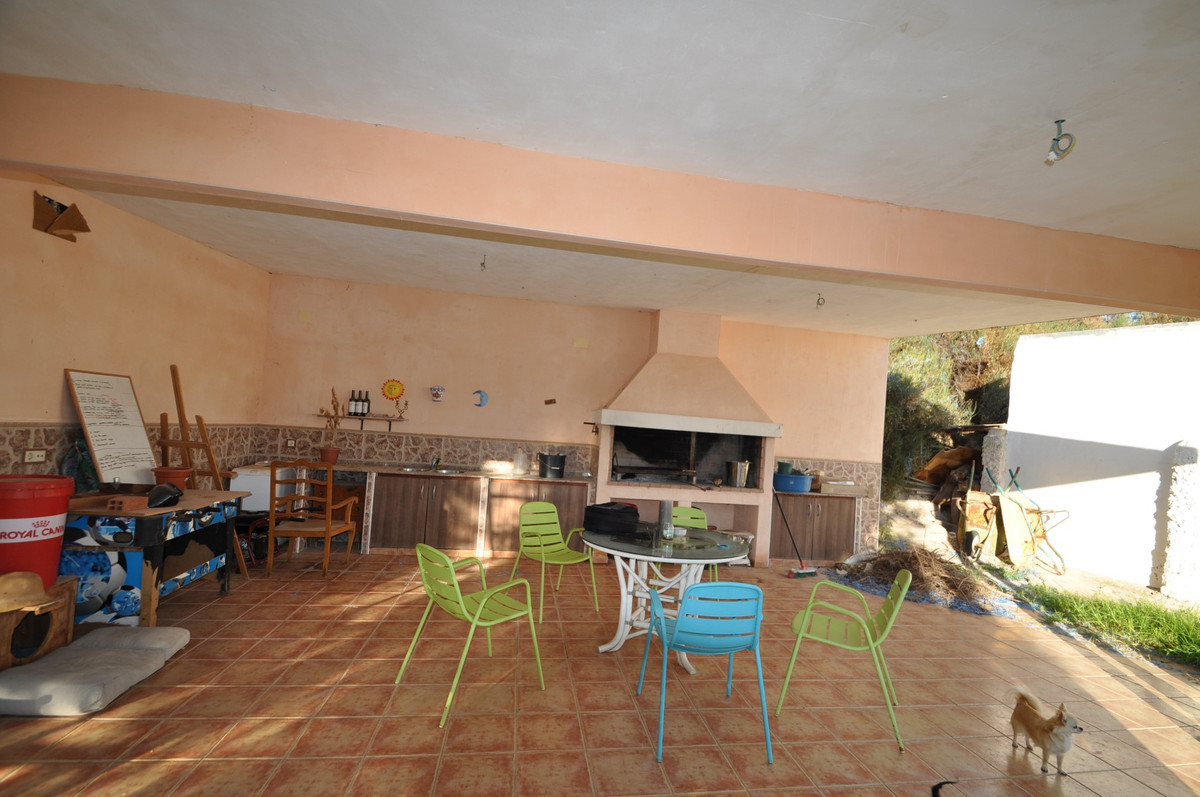 5 Bed Townhouse for sale in Aspe Costa Blanca, Alicante, Spain