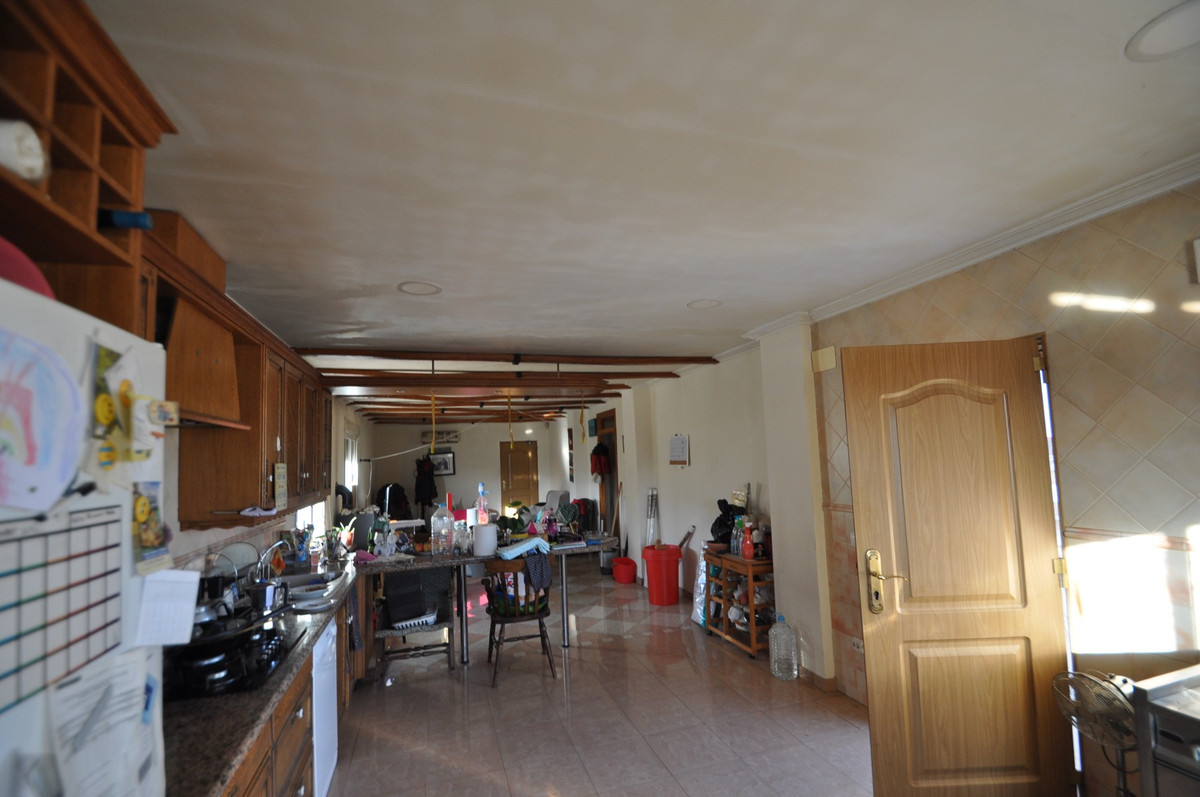 5 Bed Townhouse for sale in Aspe Costa Blanca, Alicante, Spain