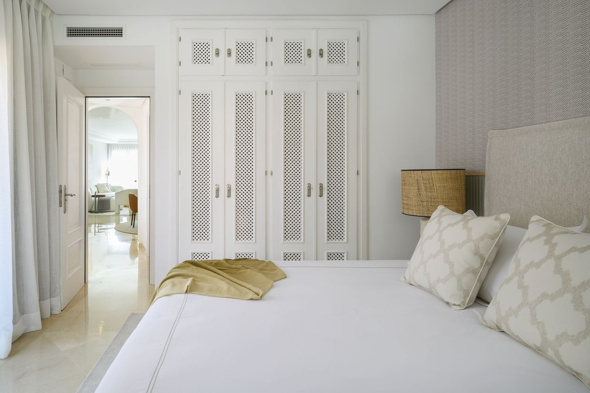 3 Bed Apartment for sale in Estepona Costa Del Sol, Málaga, Spain