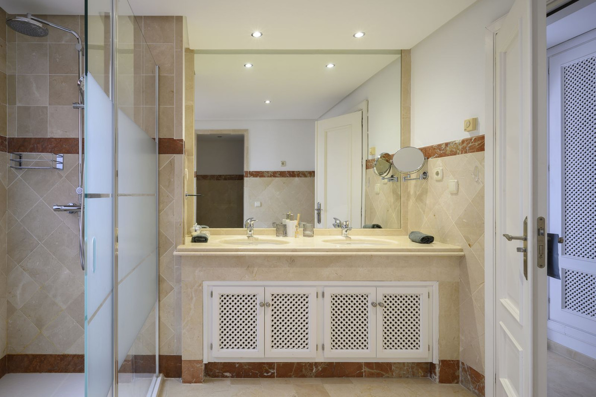 3 Bed Apartment for sale in Estepona Costa Del Sol, Málaga, Spain