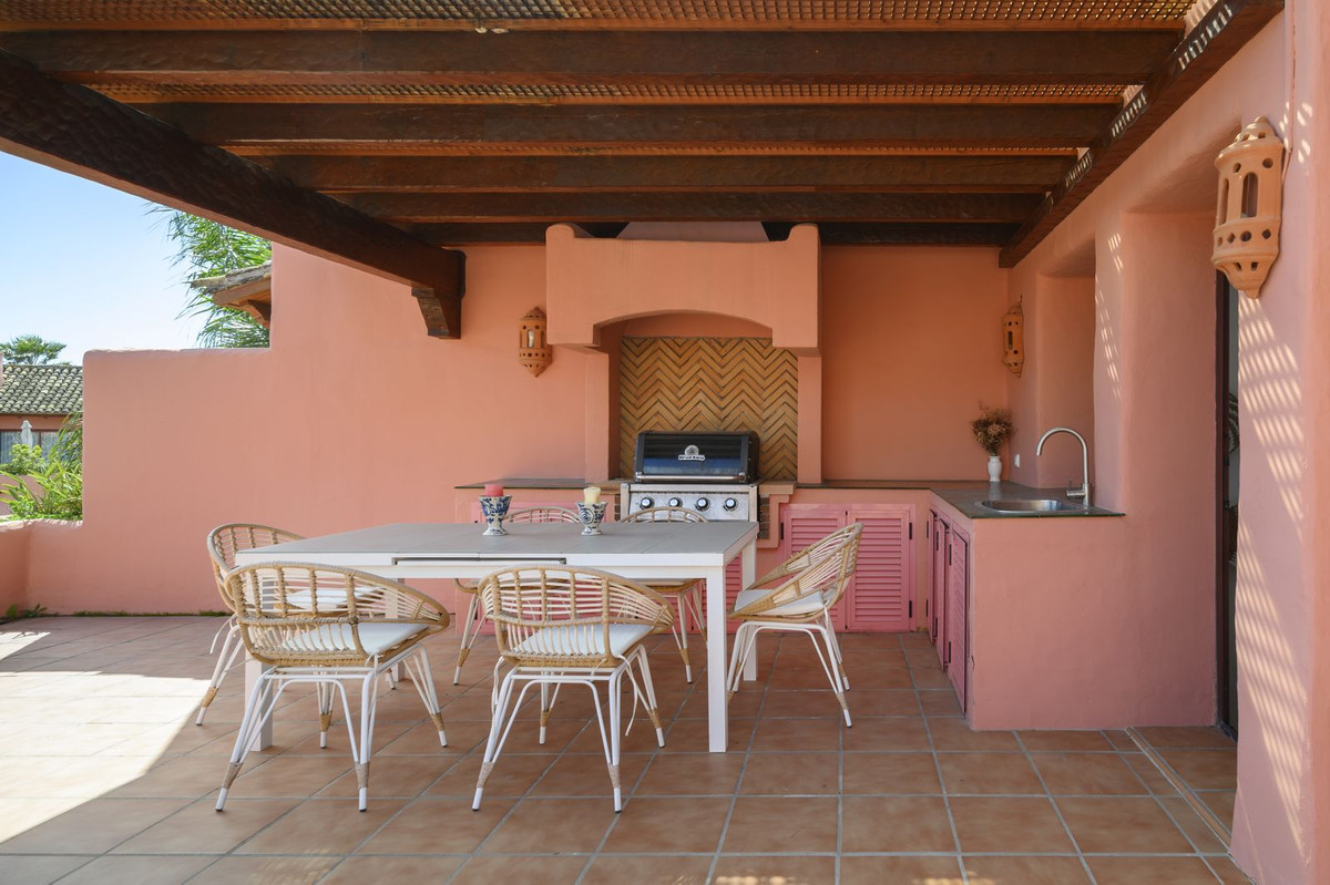 3 Bed Apartment for sale in Estepona Costa Del Sol, Málaga, Spain