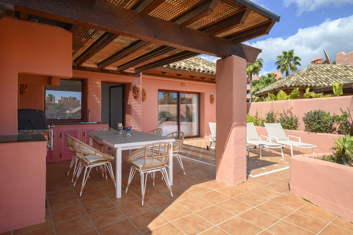 3 Bed Apartment for sale in Estepona Costa Del Sol, Málaga, Spain