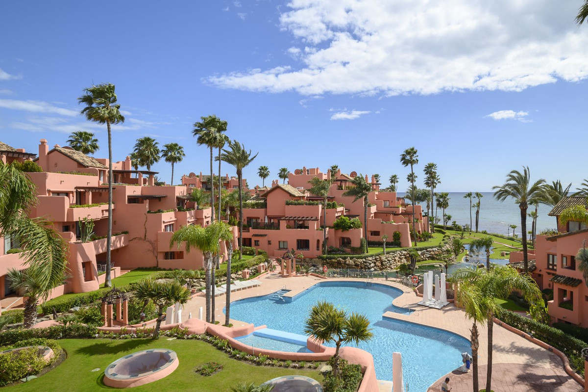 3 Bed Apartment for sale in Estepona Costa Del Sol, Málaga, Spain