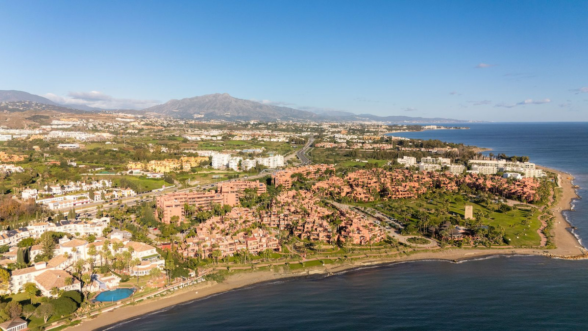3 Bed Apartment for sale in Estepona Costa Del Sol, Málaga, Spain