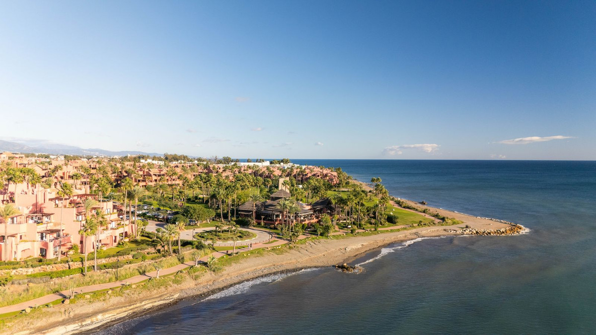 3 Bed Apartment for sale in Estepona Costa Del Sol, Málaga, Spain