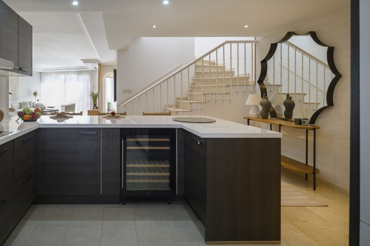 3 Bed Apartment for sale in Estepona Costa Del Sol, Málaga, Spain