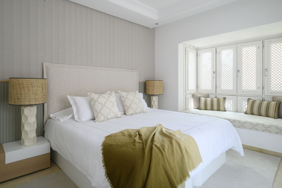 3 Bed Apartment for sale in Estepona Costa Del Sol, Málaga, Spain