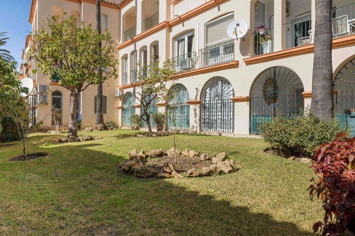 4 Bed Apartment for sale in Estepona Costa Del Sol, Málaga, Spain