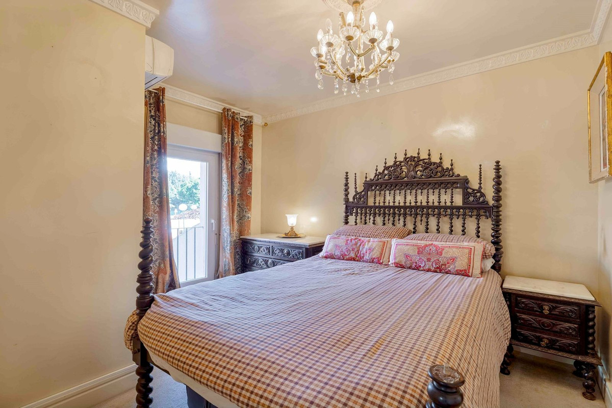 4 Bed Apartment for sale in Estepona Costa Del Sol, Málaga, Spain