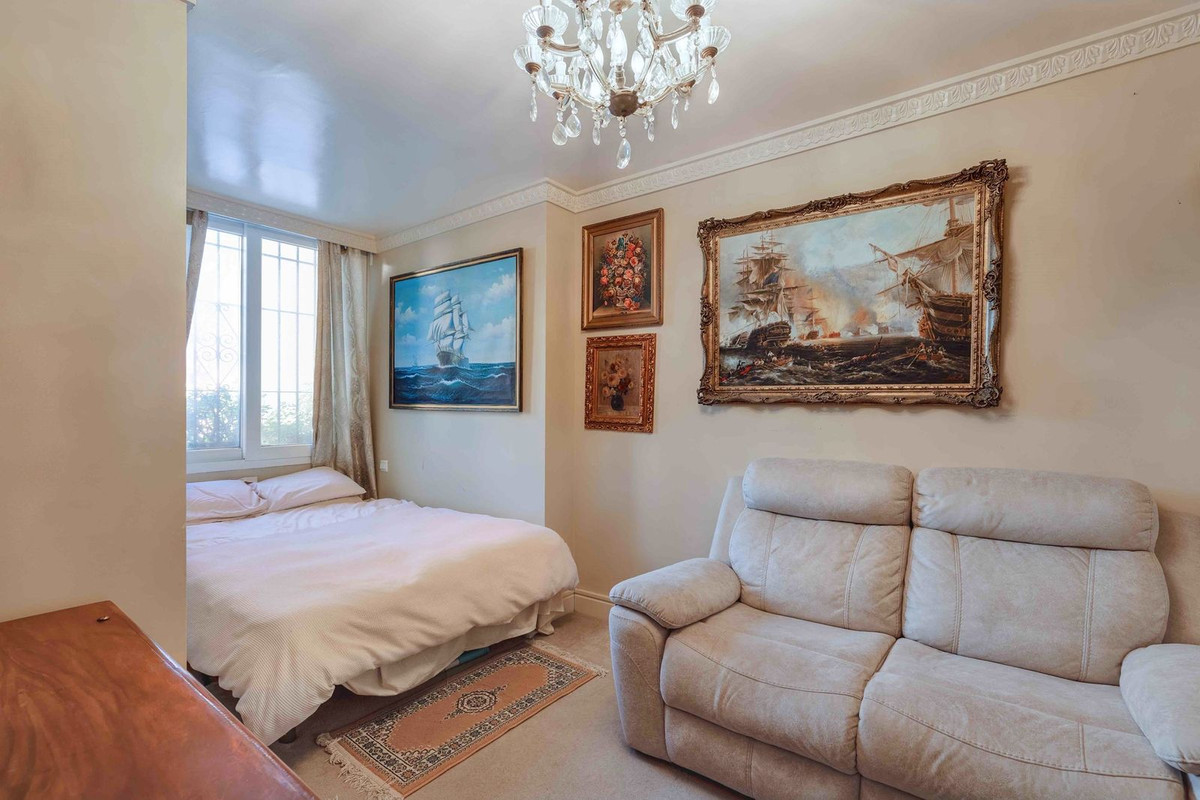4 Bed Apartment for sale in Estepona Costa Del Sol, Málaga, Spain