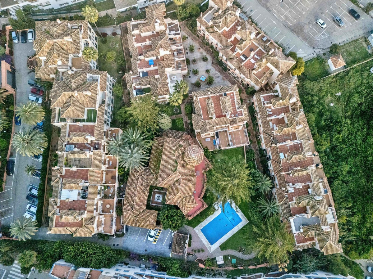 4 Bed Apartment for sale in Estepona Costa Del Sol, Málaga, Spain