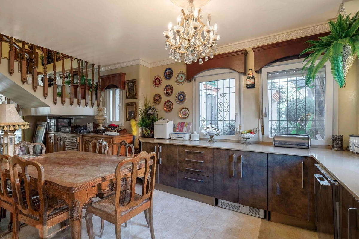 4 Bed Apartment for sale in Estepona Costa Del Sol, Málaga, Spain
