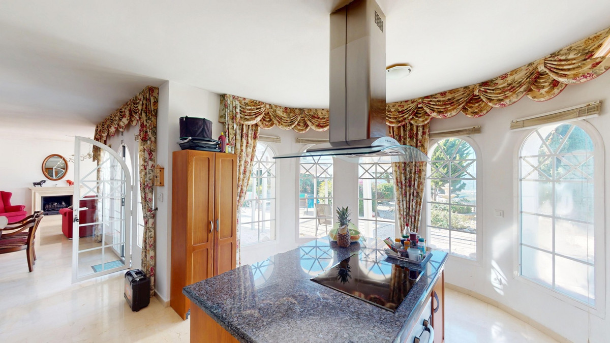 Se vende Villa - Chalet de 4 dormitorios en Costa Del Sol East, Málaga, España