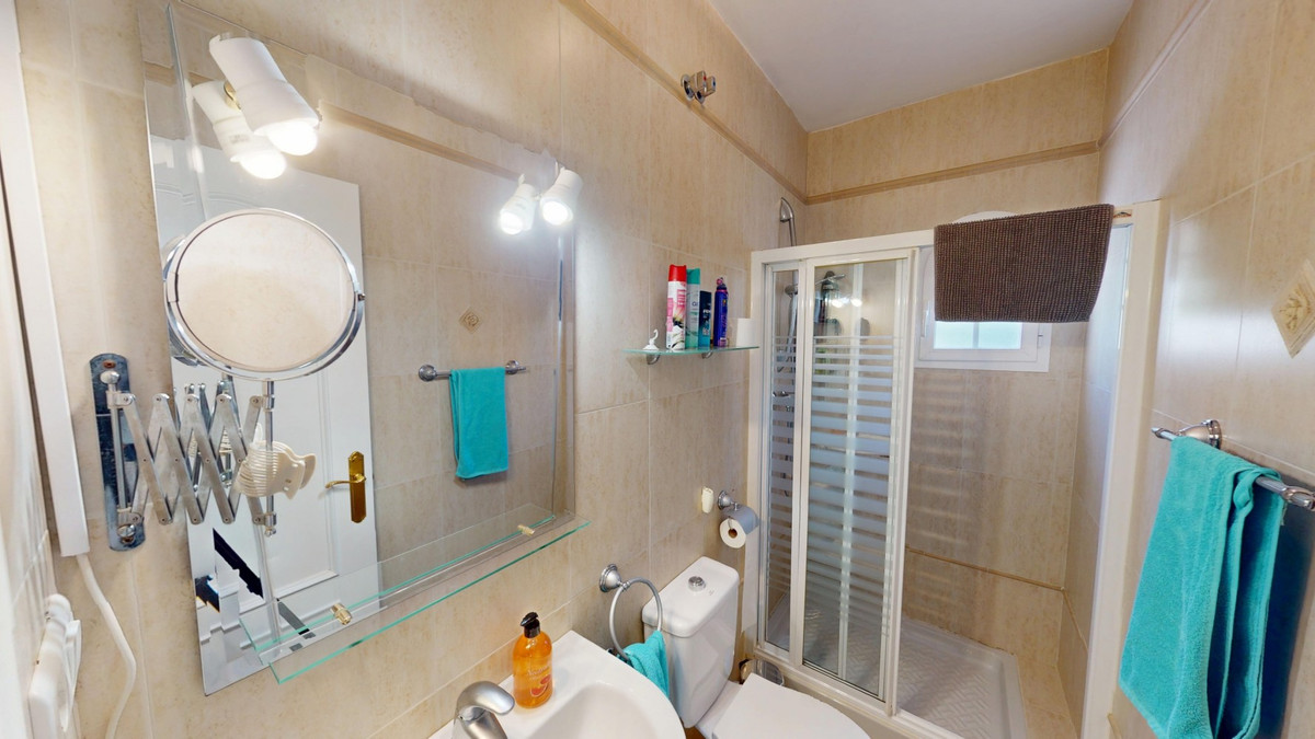 Se vende Villa - Chalet de 4 dormitorios en Costa Del Sol East, Málaga, España