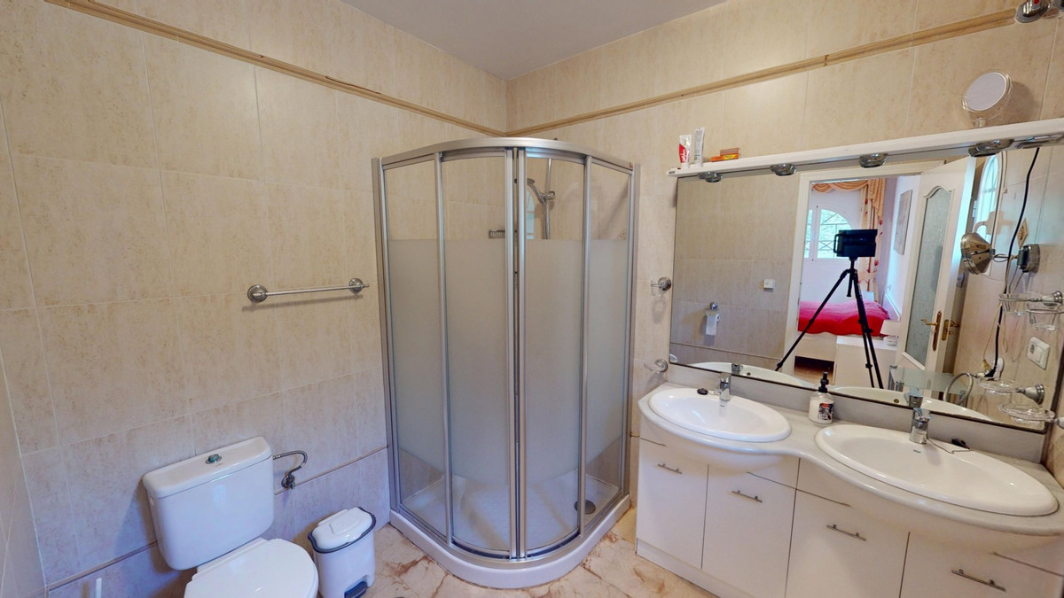 Se vende Villa - Chalet de 4 dormitorios en Costa Del Sol East, Málaga, España
