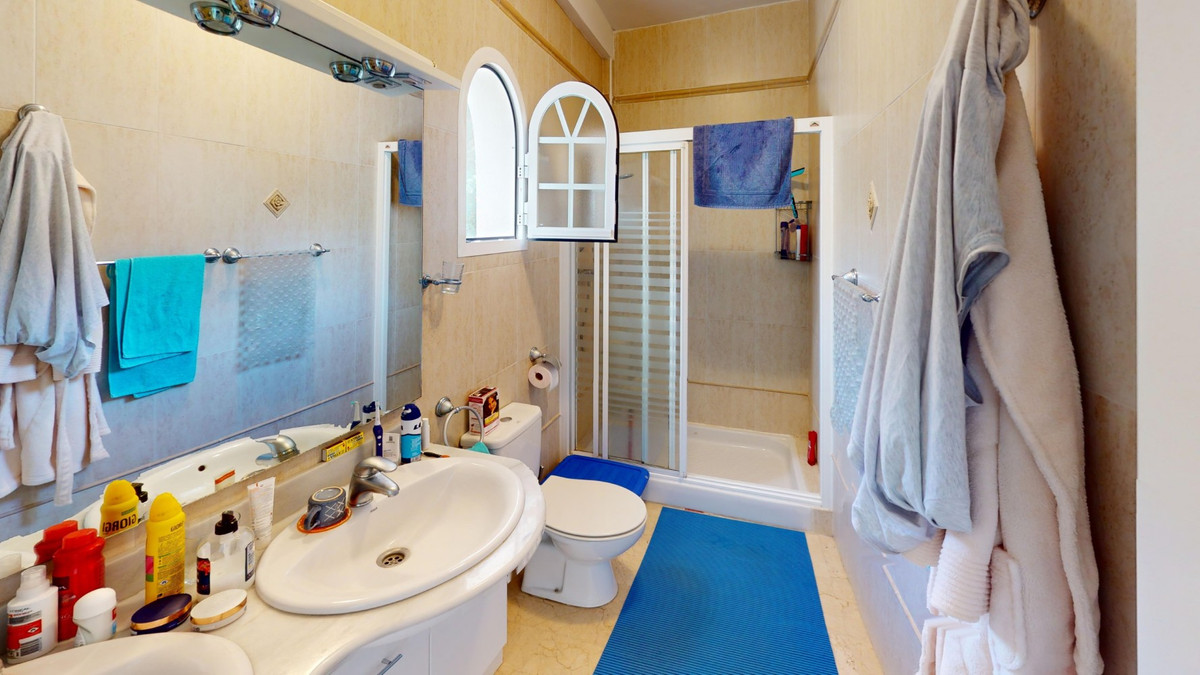 Se vende Villa - Chalet de 4 dormitorios en Costa Del Sol East, Málaga, España