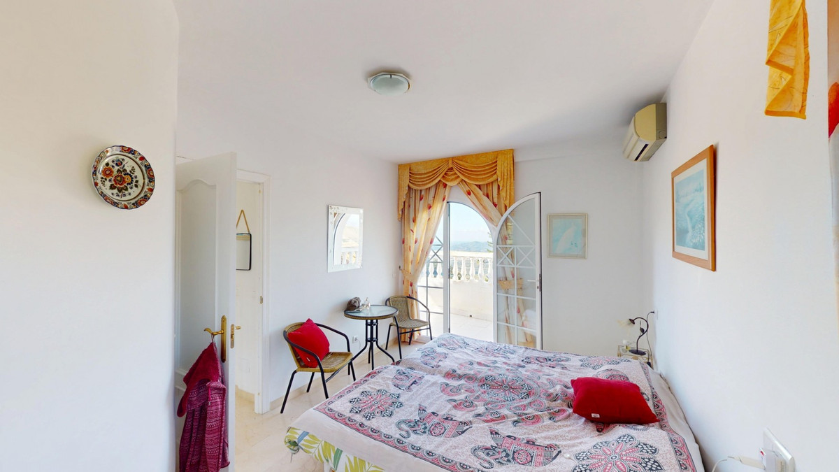 Se vende Villa - Chalet de 4 dormitorios en Costa Del Sol East, Málaga, España