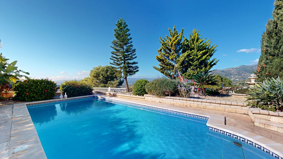 Se vende Villa - Chalet de 4 dormitorios en Costa Del Sol East, Málaga, España