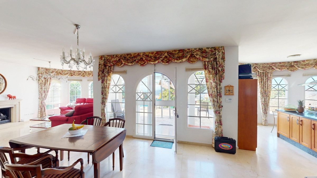 Se vende Villa - Chalet de 4 dormitorios en Costa Del Sol East, Málaga, España